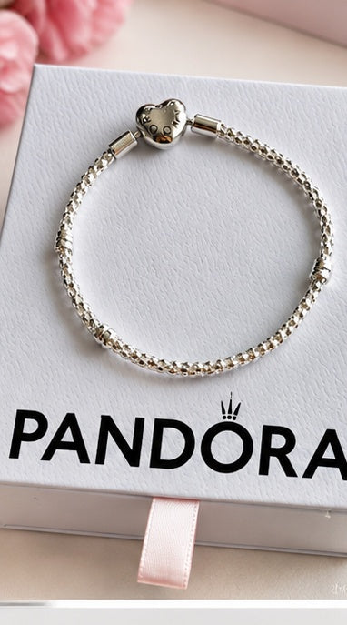 Pulsera Corazón – Elegancia y Brillo ✨🤍