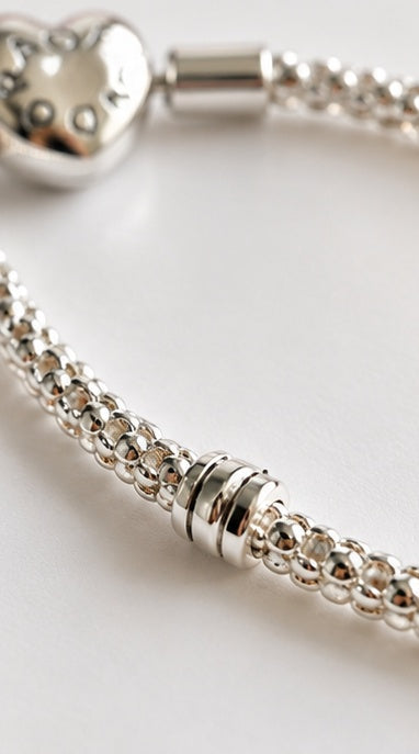 Pulsera Corazón – Elegancia y Brillo ✨🤍